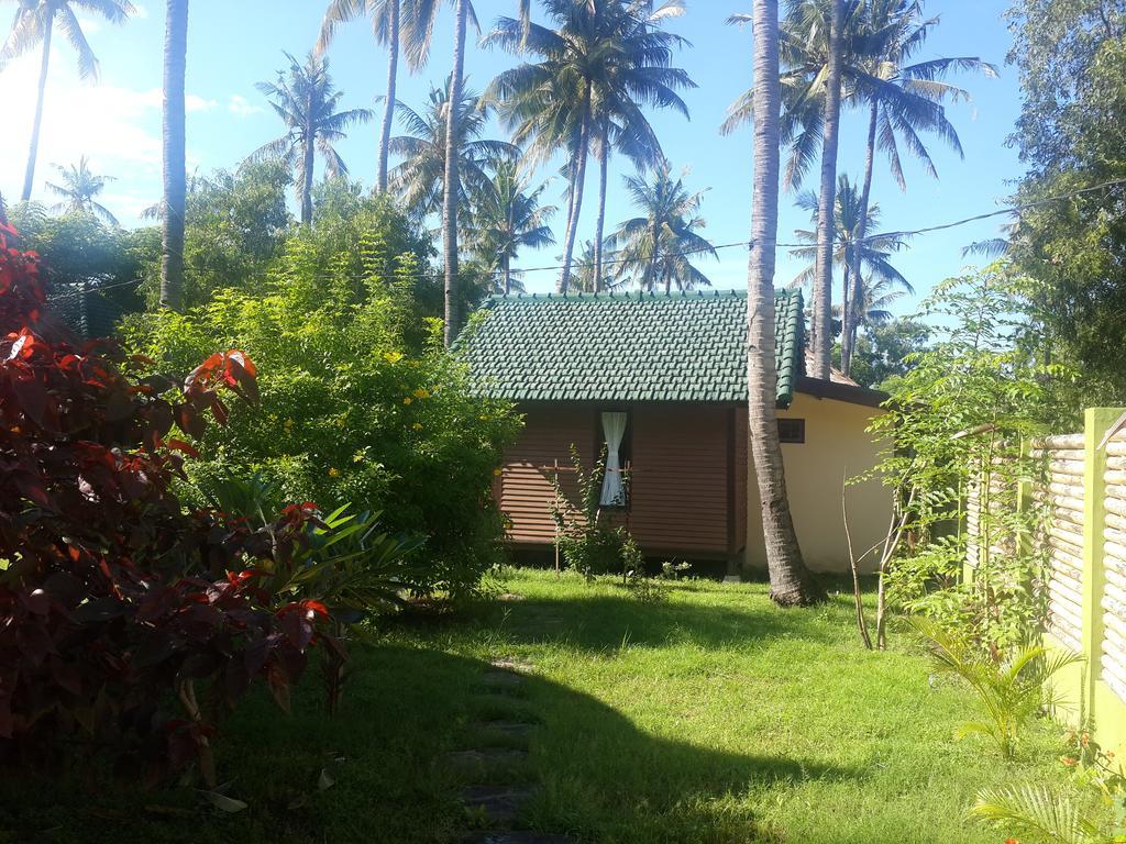 ホテルOasi Bungalows ギリ・アイル エクステリア 写真