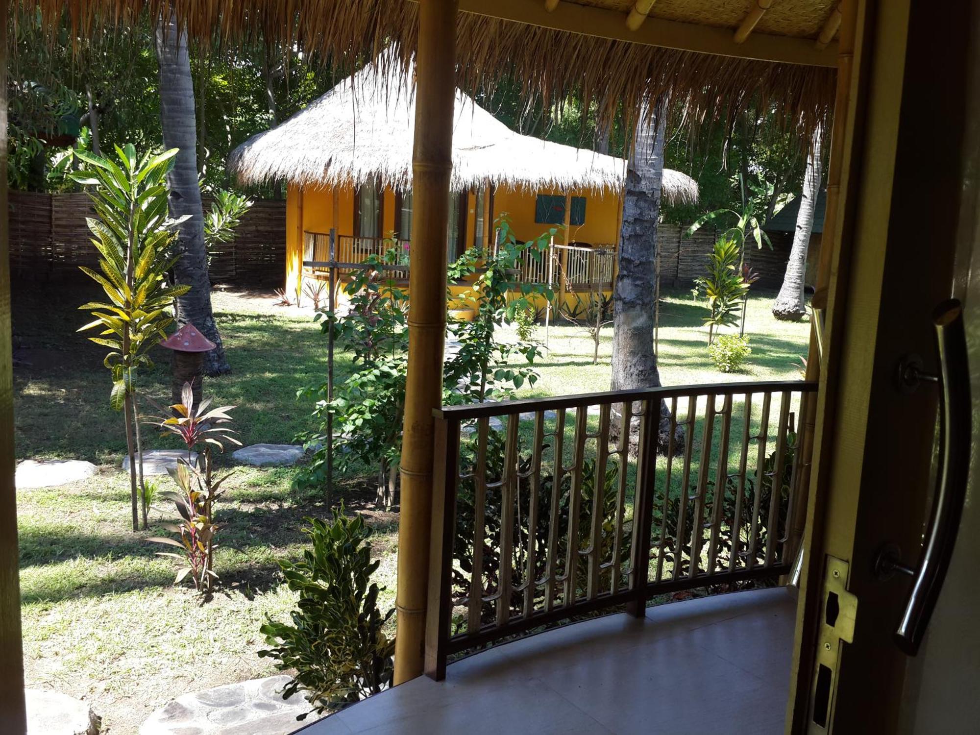 ホテルOasi Bungalows ギリ・アイル エクステリア 写真