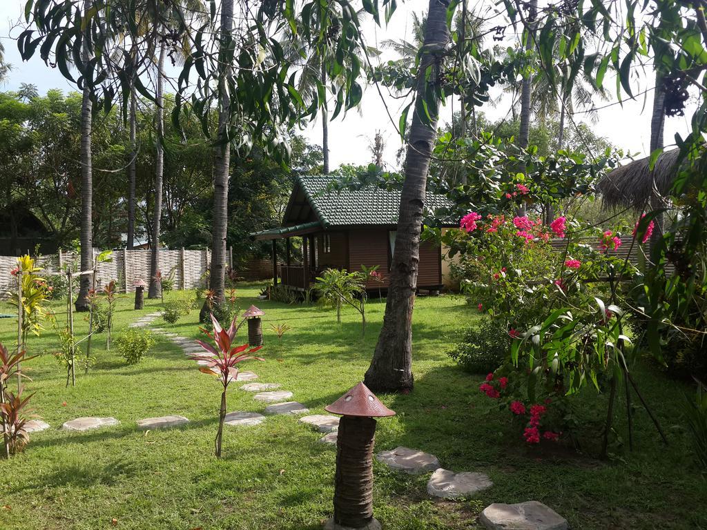 ホテルOasi Bungalows ギリ・アイル エクステリア 写真