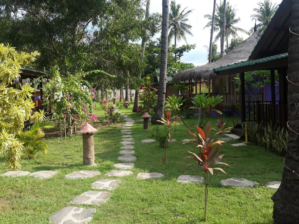 ホテルOasi Bungalows ギリ・アイル エクステリア 写真