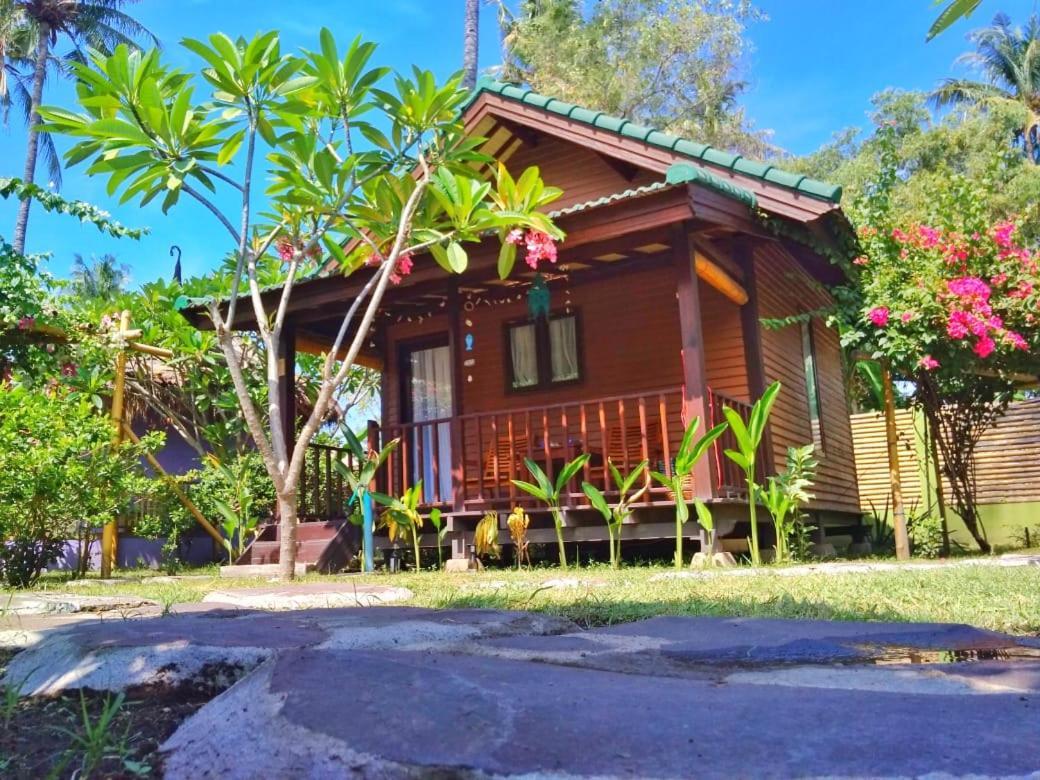 ホテルOasi Bungalows ギリ・アイル エクステリア 写真