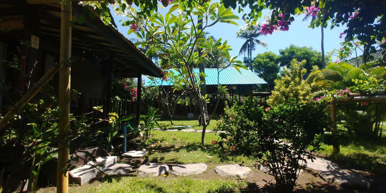 ホテルOasi Bungalows ギリ・アイル エクステリア 写真