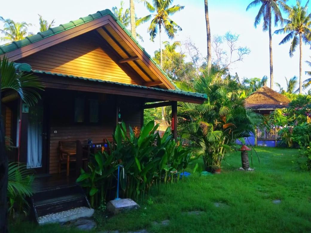 ホテルOasi Bungalows ギリ・アイル エクステリア 写真